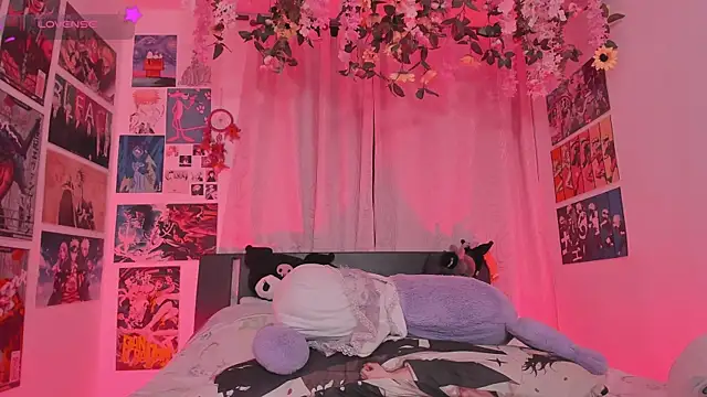MissCurvyTop's Live XXX Chat