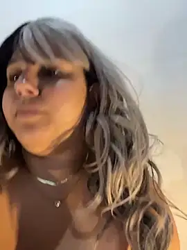 Karmilla_Rosse Adlı Modelin Canlı XXX Sohbeti