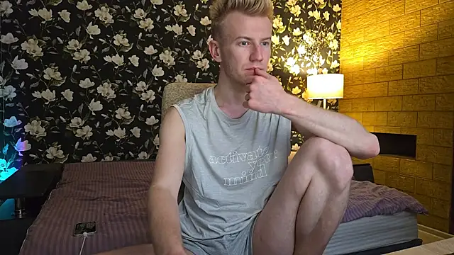 Вебкам-шоу Vuitton