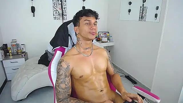 Leonard_Price Chat XXX live