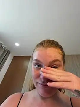 XXX chat uživo modela Carammelstorm