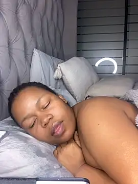 GoldenAss07n Live XXX chat