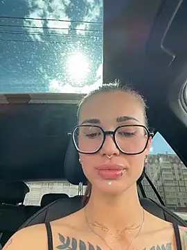 XXX chat uživo modela Charming_Ritta