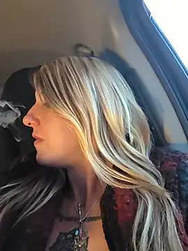SheIsSomething – Naživo XXX chat