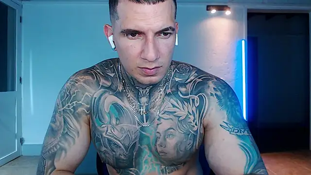 Shane_Clay Show in webcam