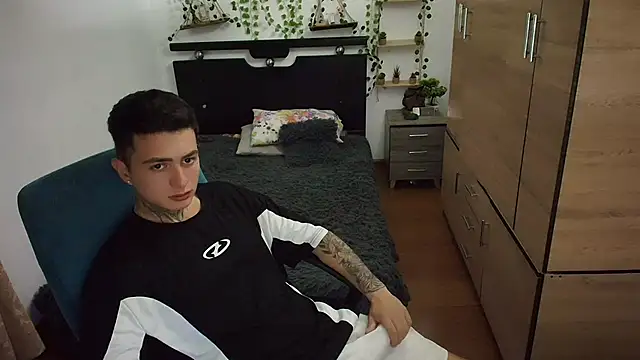 santii_ss' Webcam Show