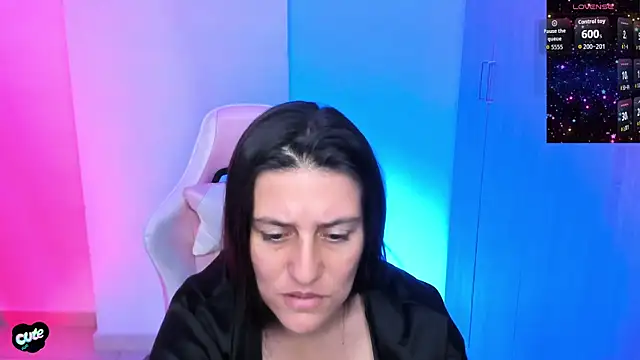 Saskyaa Adlı Modelin Canlı XXX Sohbeti