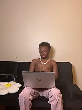 YourLittleBoyfriend webcam show