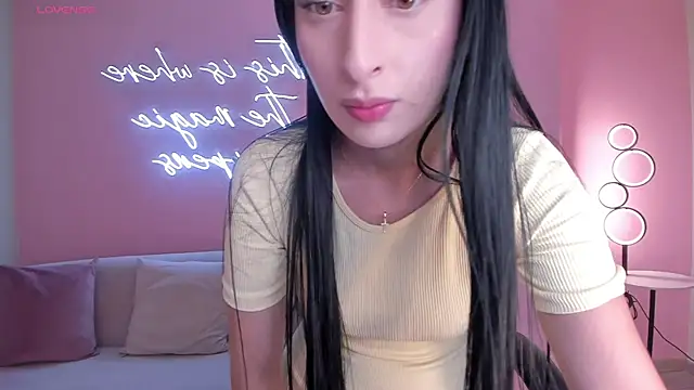 AmaraDivine Adlı Modelin Canlı XXX Sohbeti