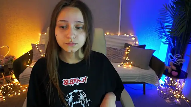 TinyNatalie Chat XXX in diretta