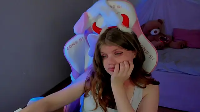 ChloeHalses' Live XXX Chat