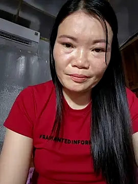-Trici- Pertunjukan Webcam