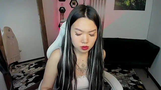 LunaPurrr 现场XXX聊天