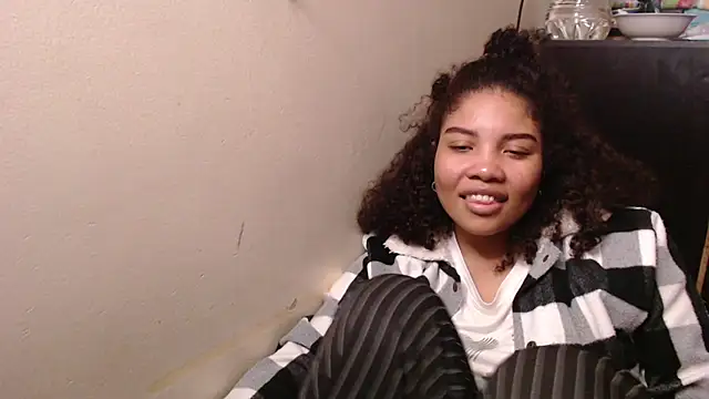 madelene Adlı Modelin Canlı XXX Sohbeti