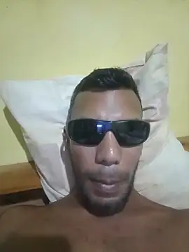UnreadyChutzpa's Live XXX Chat