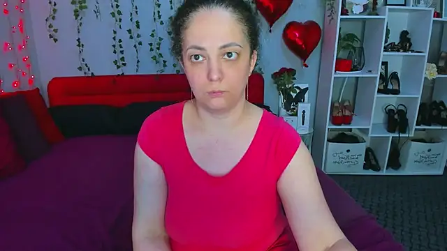 Pokazy przed kamerką – DarlingMilf