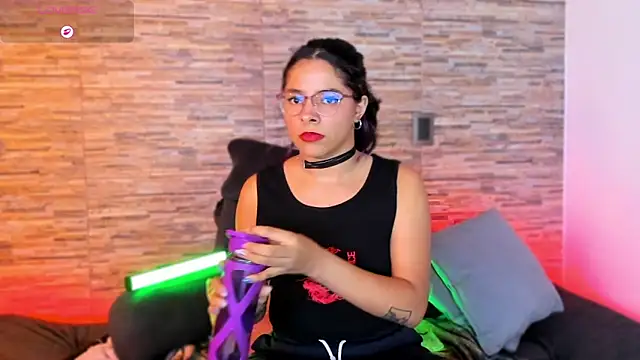XXX chat uživo modela nath_redrex