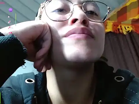 Chat +18 de Amitlu_ ao vivo