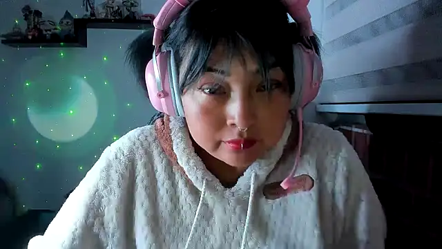 Show modela Shaddycute_ na web-kameri