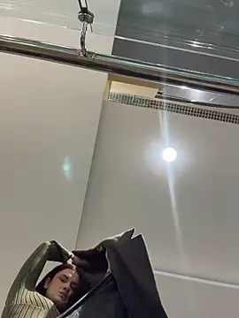 MiraReach's Webcam Show