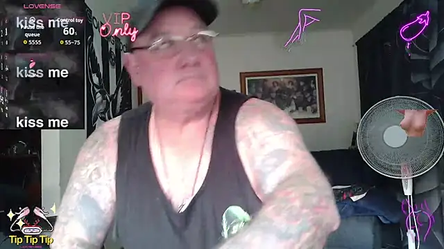 KINKYBLUEYES69's Webcam Show