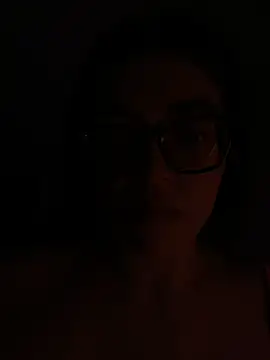 kathii95: διαδικτυακό σόου στην κάμερα