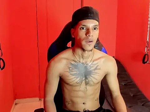 Show modela kai_storm77 na web-kameri