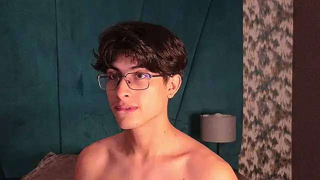 Aaron_Eze live XXX chat