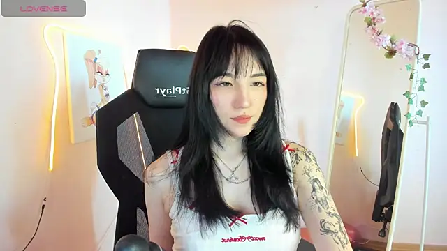AliceeinWonderlanddd's Live XXX Chat