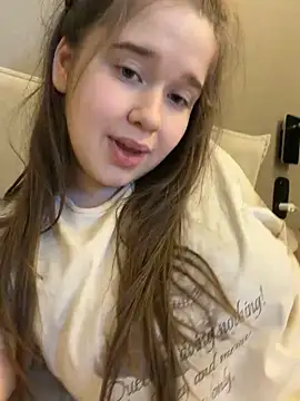 HornyGirlH 网络视讯表演