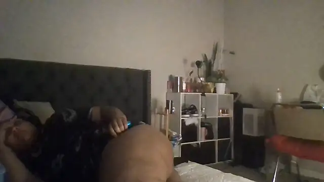 1n0nlythroat Chat XXX live