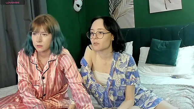 Chat XXX ao vivo de Lilac-Muse