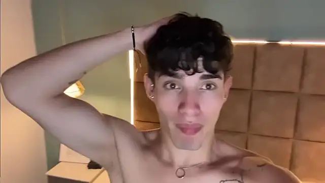 Онлайн чат XXX AlejooTwink