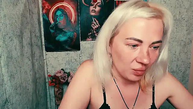 Онлайн чат XXX EmmaCat_