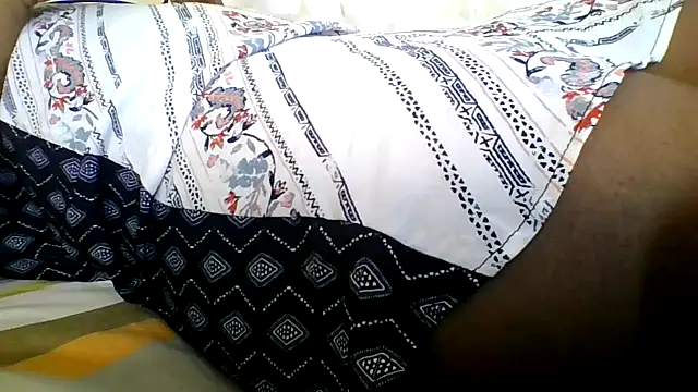Thandie40 Show in webcam
