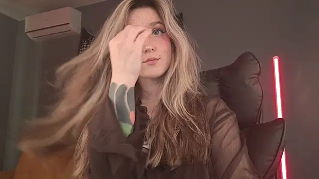 BellaSink live XXX chat