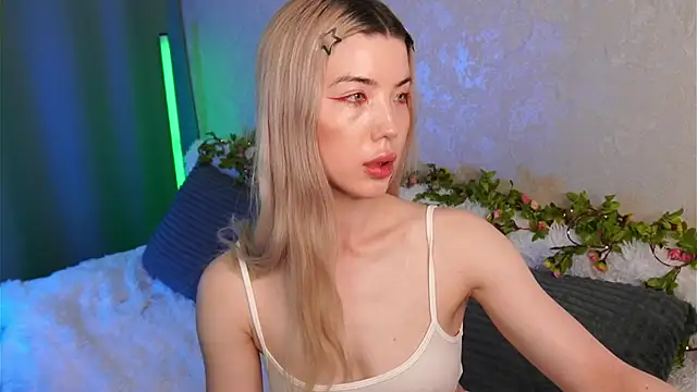 LindaThackerr's Live XXX Chat