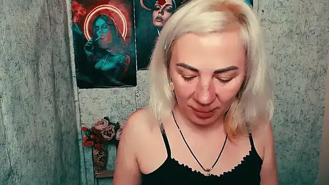 XXX chat uživo modela EmmaCat_