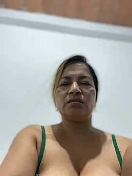 Jlo_69 – Naživo XXX chat