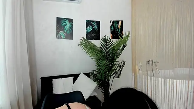 HoneyBlossome's Live XXX Chat