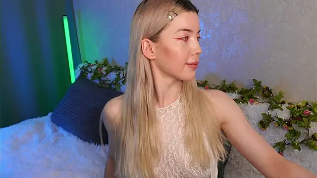 LindaThackerr Live XXX-chat