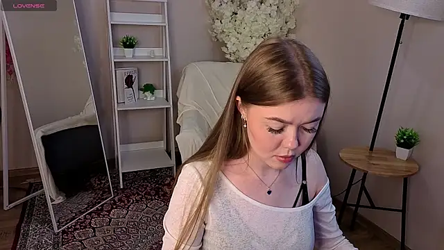 BlondeLina Live XXX-Chat