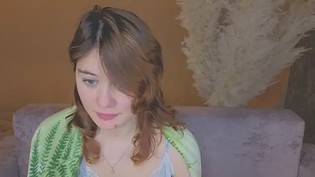 ElizabethRedWings' Live XXX Chat