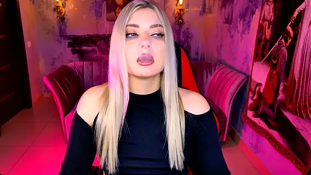 HyileyClark Adlı Modelin Canlı XXX Sohbeti