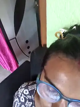 ห้องแชทสดของ Mahira06