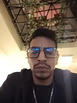 Juann-cock Adlı Modelin Canlı XXX Sohbeti