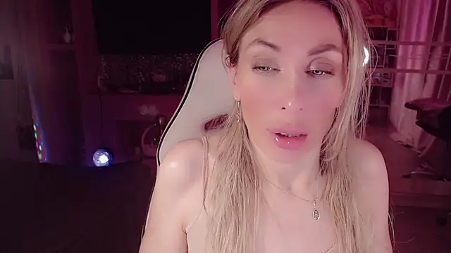 AnnieGOld_ Adlı Modelin Canlı XXX Sohbeti