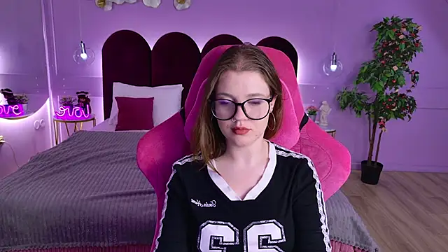 AlmaSound live XXX chat