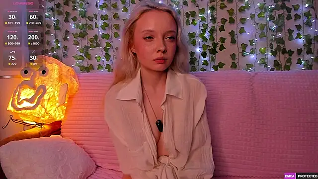_CloudNine_'s Live XXX Chat