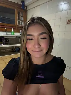 Show modela jenn_fit na web-kameri